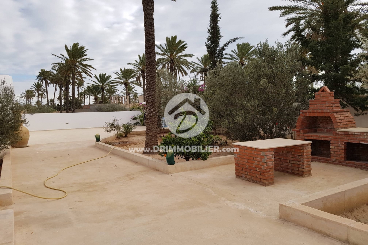 L 235 -                            بيع
                           Villa Meublé Djerba